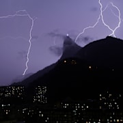 Åskoväder i Rio De Janeiro. Illustrationsbild.