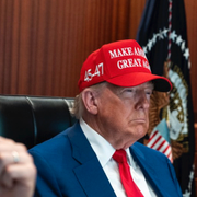 Trump i Vita husets ”situation room”/Kärnenergianläggningen Fordow.