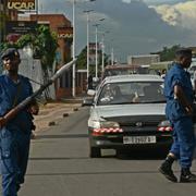 Arkivbild: Beväpnad polis patrullerar gatorna i Bujumbura