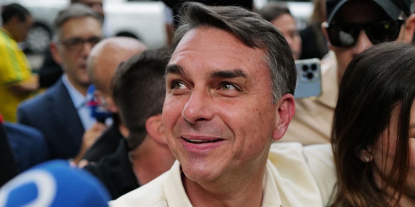 Flávio Bolsonaro.