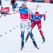 Moa Hansson går i mål som vinnare efter en duell mot polskan Monika Skinder och ryskan Natalija Merkrijukova.