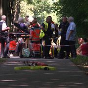 Passagerare tas omhand efter knivdådet.
