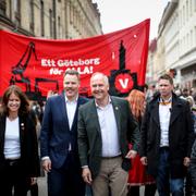 Jonas Sjöstedt och Daniel Bernmar under partiets förstamajtåg i Göteborg