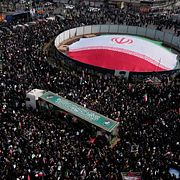 Begravning för iranska militärer.