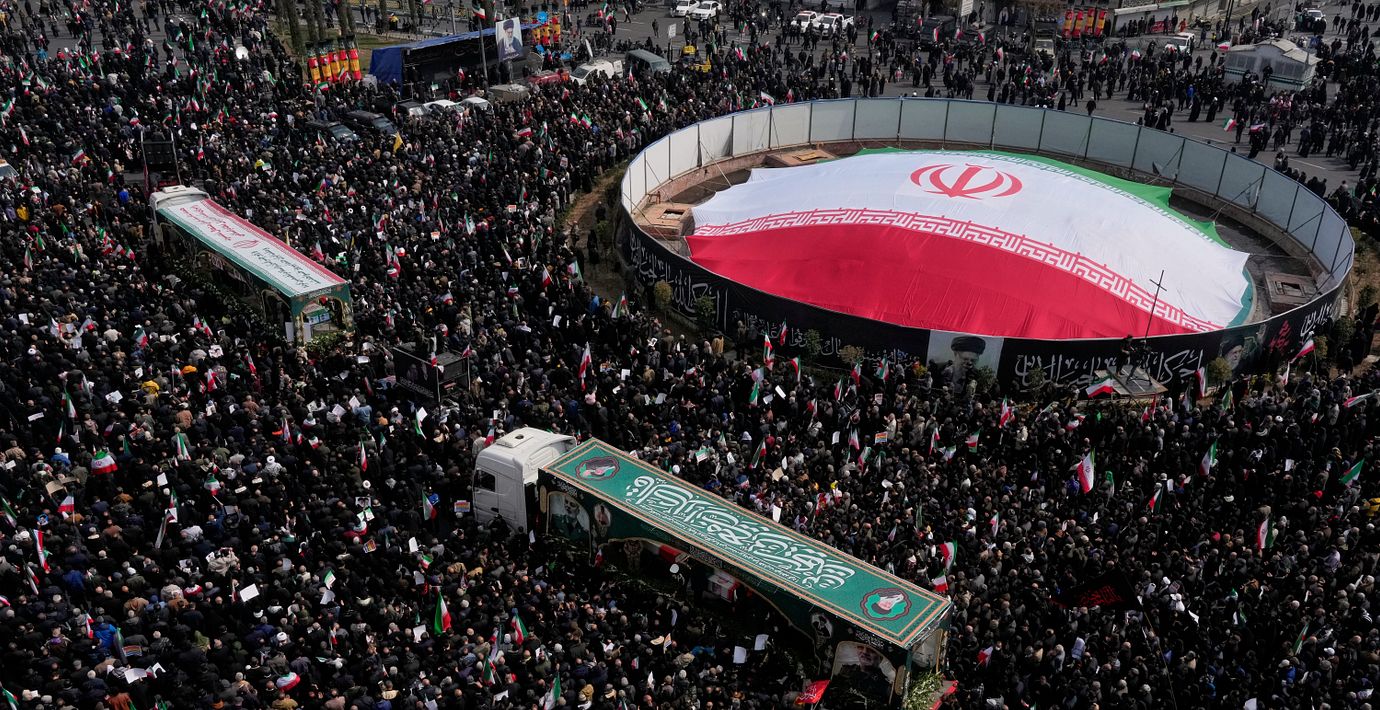 Begravning för iranska militärer.