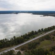 Sjön Tingstäde träsk på Gotland. Sjön tillhandahåller hälften av Visbys dricksvatten.