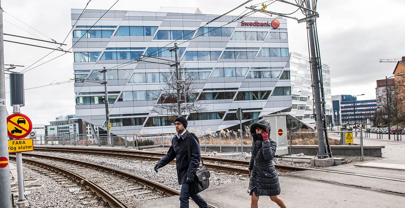Swedbanks huvudkontor till salu igen efter coronapaus
