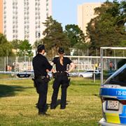Stor polisinsats pågår nära Hässelby IP där en person blivit skjuten och förd till sjukhus under lördagskvällen.
