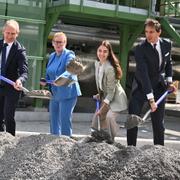 Stockholm Exergis vd Anders Egelrud, Stockholms finansborgarråd Karin Wanngård (S), Sveriges Klimat- och Miljöminister Romina Pourmokhtari (L) och EU-kommissionär Wopke Hoekstra 