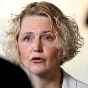Centerpartiets partiledare Anna-Karin Hatt (C) kommenterar att hon avgår.