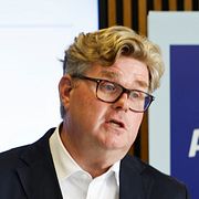 Justitieminister Gunnar Strömmer (M) och finansminister Elisabeth Svantesson (M) under pressträffen på måndagen.