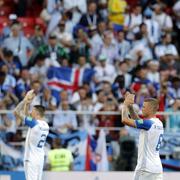 Isländska spelare och fans firade 1–1-matchen mot Argentina i första gruppspelsmatchen.