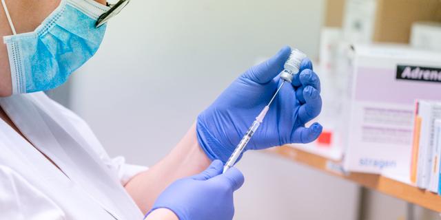 Skåne ska börja vaccinera vårdpersonal - går emot ...