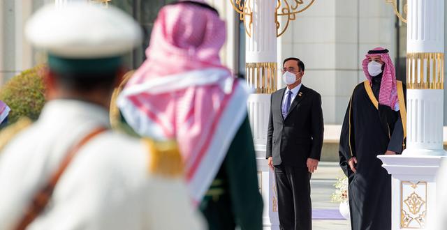 Thailändske premiärministern på besök i det kungliga palatset i Riyad, Saudiarabien. Bandar Aljaloud / AP