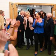 Michelle O'Neill och Mary Lou McDonald, Sinn Féins partiledare.