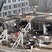 Bilden visar det kollapsade taket vid köpcentret i Riga