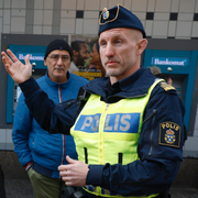 Finansminister Elisabeth Svantesson (M) och polisen och riksdagsledamoten Martin Marmgren (MP).