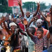 Människor firar på gatorna i  Kinshasa efter att Felix Tshisekedi utropats som vinnare.