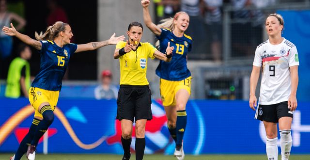Stéphanie Frappart under en match mellan Sverige och Tyskland SIMON HASTEGÅRD / BILDBYRÅN