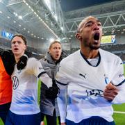 Malmö FF:s spelare jublar med Erik Botheim efter 0–1-målet.