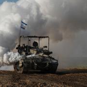En israelisk stridsvagn nära gränsen till Gaza i Israel i början av januari förra året. 