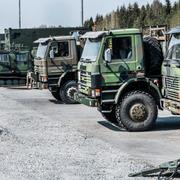 Militärfordon uppställda vid Försvarsmaktens regemente i Enköping 