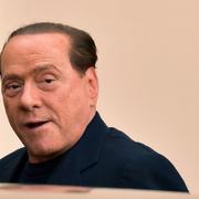 Berlusconi anländer till siun nya arbetsplats