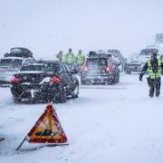 Masskrock på E4 norr om Uppsala.