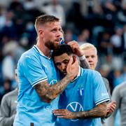 Pontus Jansson och Sergio Peña deppar efter matchen.