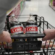Coca-cola har märkt att danska konsumenter bojkottat läsken i landet.