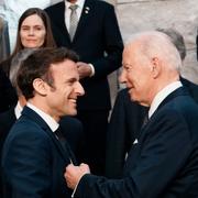 Macron och Biden under ett Nato-möte i mars.