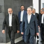Irans utrikesminister Abbas Araghchi på väg till mötet.