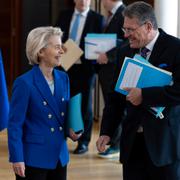 EU:s handelskommissionär Maros Sefcovic och kommisionens ordförande Ursula von der Leyen