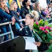 Anja Mittag hyllades med blommor.