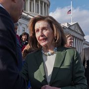 Före detta talmannen Nancy Pelosi var en av demokraterna som röstade för förslaget.