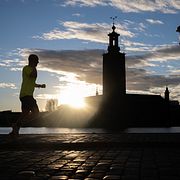 I kväll sker en partiell solförmörkelse i Sverige.