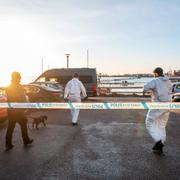 Polisen undersöker en brottsplats kopplad till skjutningarna i Kalmar.
