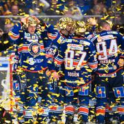 Växjö Lakers firar SM-guldet på isen