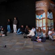 Människor i Barcelona under det stora strömavbrottet. 