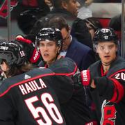 Hurricanes-spelaren Lucas Haula gratuleras efter sitt andra mål i natt.