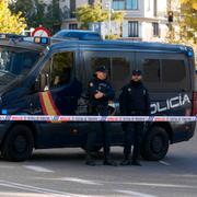 Polis vid den amerikanska ambassaden i Madrid 