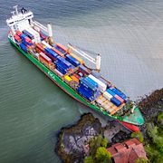 Det 135 meter långa containerfartyget.