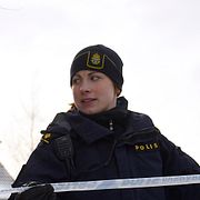 Polis och kriminaltekniker på plats efter att tre personer har hittats döda i en villa i Skurups kommun i Skåne.