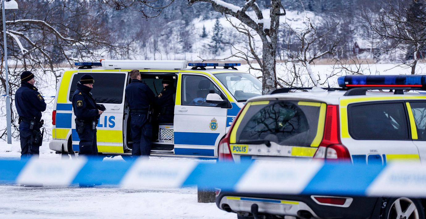 Polisen vid brottsplatsen 2015.