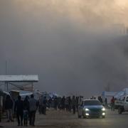 Rök stiger efter en attack mot Gaza City på lördagen.