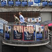 Valaffischer på Sergels torg.