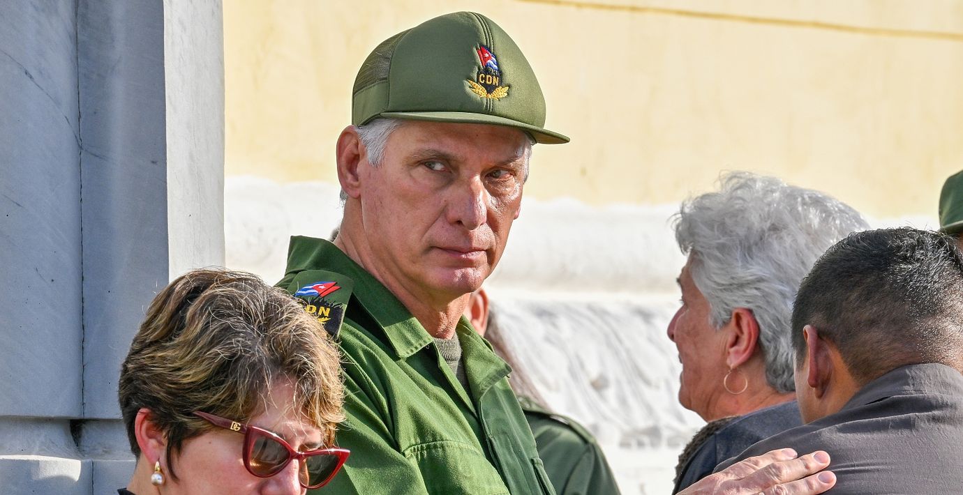 Kubas president Miguel Díaz-Canel med sin fru. Bilden är tagen den 16 januari.