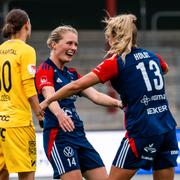 Rosengårds Emilia Larsson och Olivia Holdt jublar under fotbollsmatchen i Damallsvenskan mellan FC Rosengård och Trelleborg den 30 juni 2024 i Malmö. 

