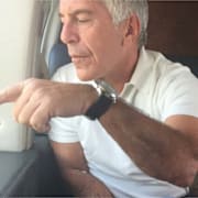 Jeffrey Epstein med okänd kvinna.