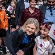 Socialdemokraternas partiledare Magdalena Andersson i ett demonstrationståg i Malmö på första maj.  